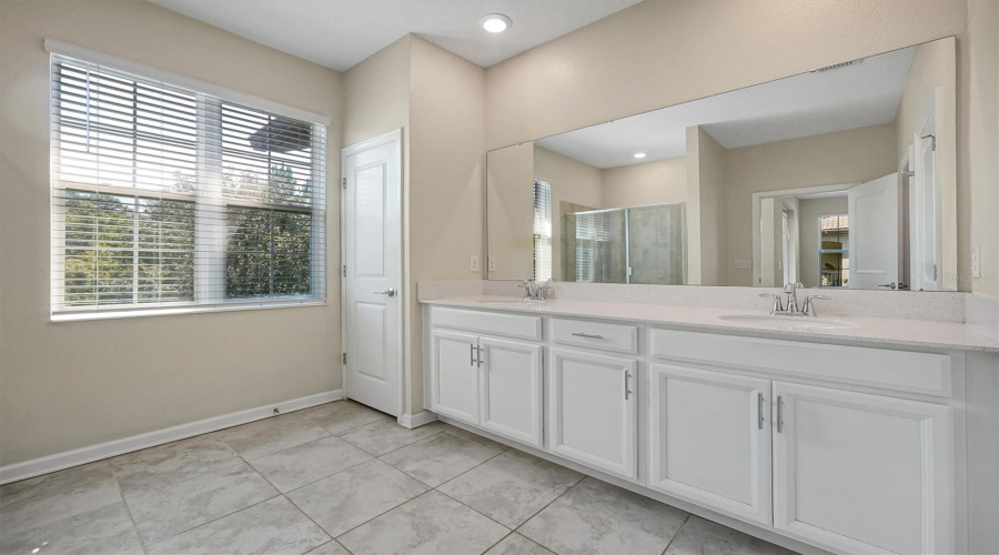DAVENPORT, Florida 33896, 5 Bedrooms Bedrooms, ,3 BathroomsBathrooms,Residential,For Sale,SHINNECOCK HILLS,0,MFRO6420639