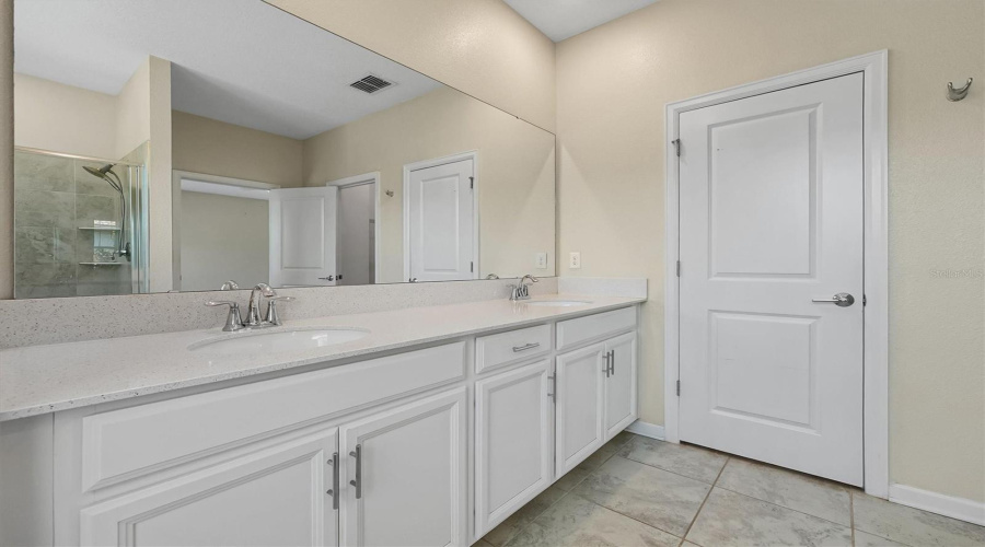 DAVENPORT, Florida 33896, 5 Bedrooms Bedrooms, ,3 BathroomsBathrooms,Residential,For Sale,SHINNECOCK HILLS,0,MFRO6420639