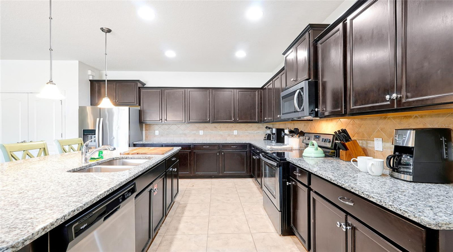 KISSIMMEE, Florida 34747, 9 Bedrooms Bedrooms, ,6 BathroomsBathrooms,Residential,For Sale,LIMA AVE,0,MFRO6420335