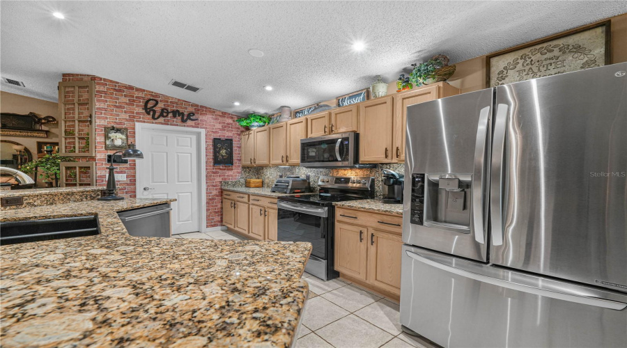 DAVENPORT, Florida 33837, 3 Bedrooms Bedrooms, ,2 BathroomsBathrooms,Residential,For Sale,CHINA BERRY,0,MFRL4962959