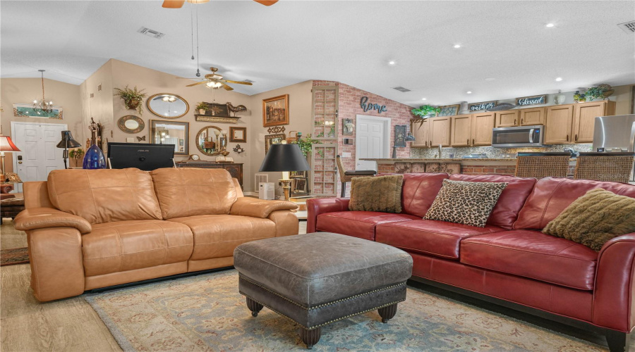 DAVENPORT, Florida 33837, 3 Bedrooms Bedrooms, ,2 BathroomsBathrooms,Residential,For Sale,CHINA BERRY,0,MFRL4962959