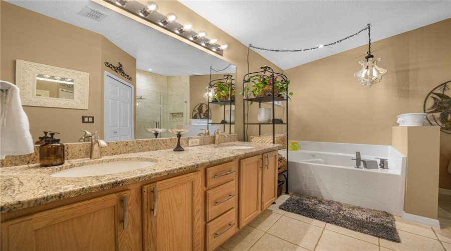 DAVENPORT, Florida 33837, 3 Bedrooms Bedrooms, ,2 BathroomsBathrooms,Residential,For Sale,CHINA BERRY,0,MFRL4962959