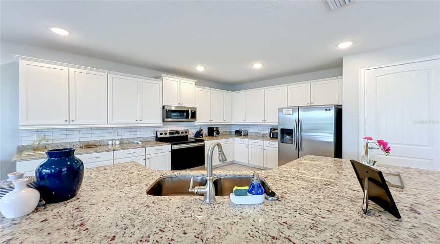 Kissimmee, Florida 34747, 6 Bedrooms Bedrooms, ,5 Bathroomsbathrooms,Residential,For Sale,Southfield,0,Mfro6418227