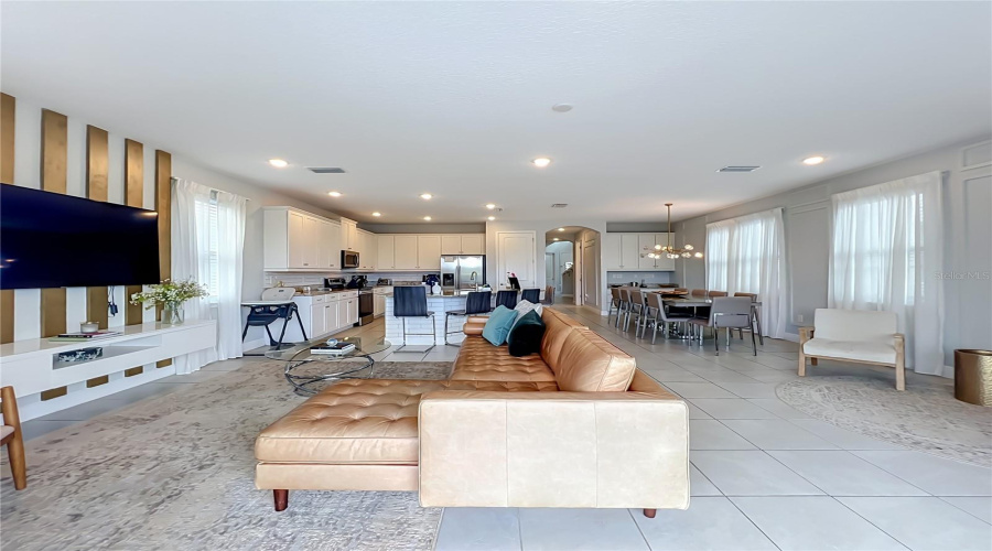 Kissimmee, Florida 34747, 6 Bedrooms Bedrooms, ,5 Bathroomsbathrooms,Residential,For Sale,Southfield,0,Mfro6418227