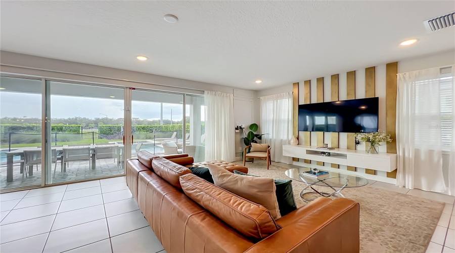 Kissimmee, Florida 34747, 6 Bedrooms Bedrooms, ,5 Bathroomsbathrooms,Residential,For Sale,Southfield,0,Mfro6418227