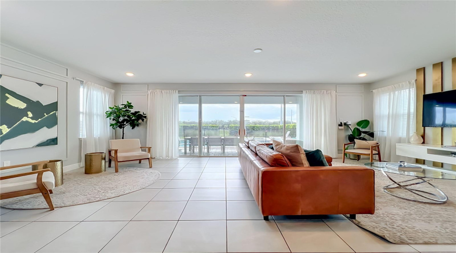 Kissimmee, Florida 34747, 6 Bedrooms Bedrooms, ,5 Bathroomsbathrooms,Residential,For Sale,Southfield,0,Mfro6418227