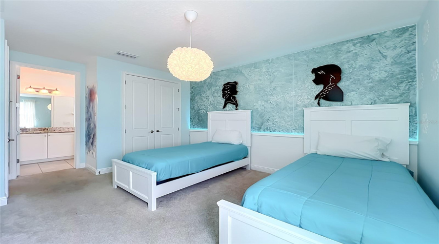 Kissimmee, Florida 34747, 6 Bedrooms Bedrooms, ,5 Bathroomsbathrooms,Residential,For Sale,Southfield,0,Mfro6418227
