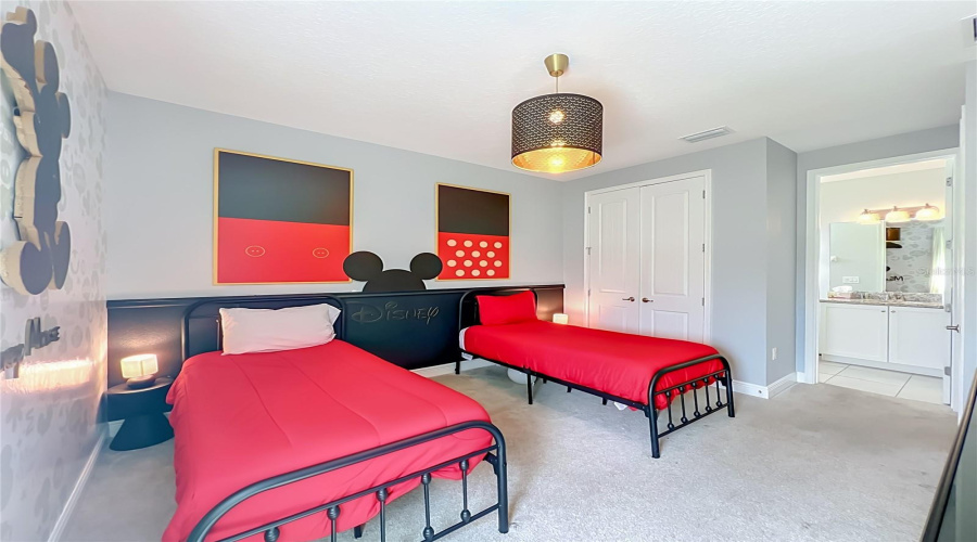 Kissimmee, Florida 34747, 6 Bedrooms Bedrooms, ,5 Bathroomsbathrooms,Residential,For Sale,Southfield,0,Mfro6418227