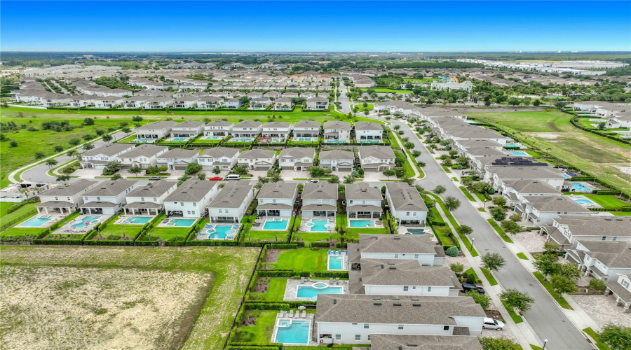 Kissimmee, Florida 34747, 6 Bedrooms Bedrooms, ,5 Bathroomsbathrooms,Residential,For Sale,Southfield,0,Mfro6418227
