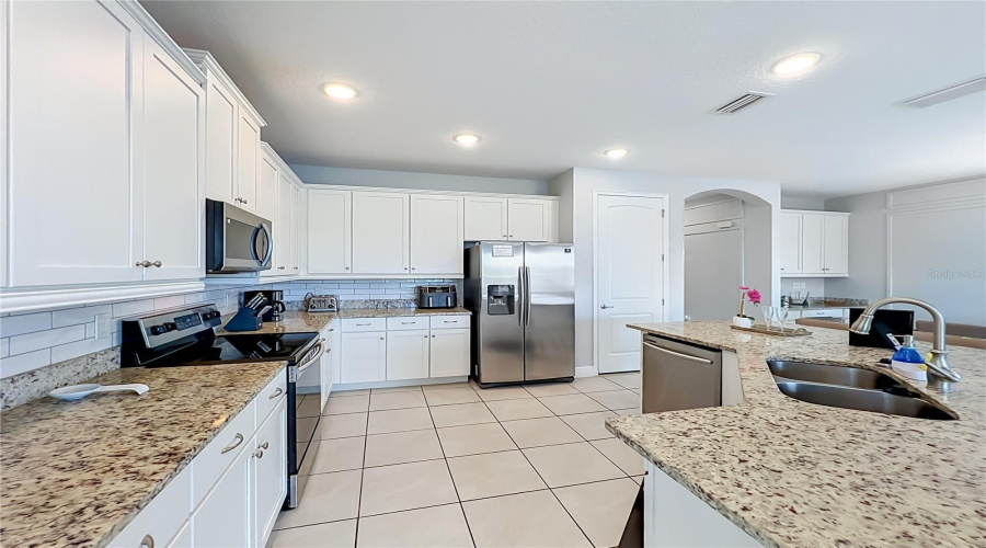 Kissimmee, Florida 34747, 6 Bedrooms Bedrooms, ,5 Bathroomsbathrooms,Residential,For Sale,Southfield,0,Mfro6418227