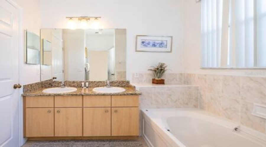 KISSIMMEE, Florida 34746, 7 Bedrooms Bedrooms, ,4 BathroomsBathrooms,Residential,For Sale,RUBY RED LANE,0,MFRO6417809