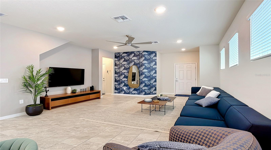 DAVENPORT, Florida 33897, 5 Bedrooms Bedrooms, ,5 BathroomsBathrooms,Residential,For Sale,LANA,0,MFRA4698371