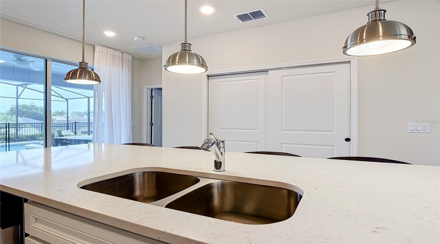 DAVENPORT, Florida 33897, 5 Bedrooms Bedrooms, ,5 BathroomsBathrooms,Residential,For Sale,LANA,0,MFRA4698371