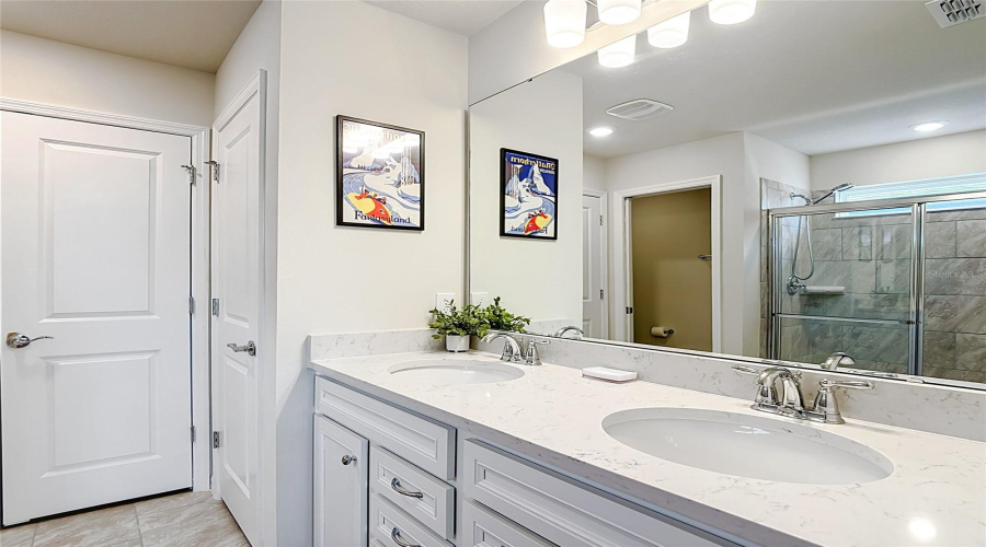DAVENPORT, Florida 33897, 5 Bedrooms Bedrooms, ,5 BathroomsBathrooms,Residential,For Sale,LANA,0,MFRA4698371