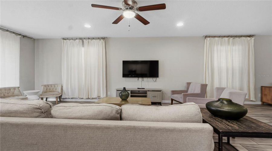 DAVENPORT, Florida 33896, 4 Bedrooms Bedrooms, ,2 BathroomsBathrooms,Residential,For Sale,ABERDEEN,0,MFRG5113772
