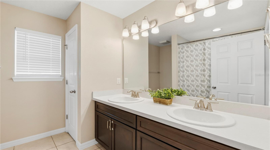 DAVENPORT, Florida 33896, 4 Bedrooms Bedrooms, ,2 BathroomsBathrooms,Residential,For Sale,ABERDEEN,0,MFRG5113772