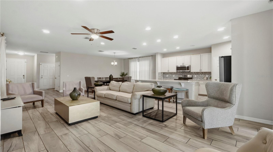 DAVENPORT, Florida 33896, 4 Bedrooms Bedrooms, ,2 BathroomsBathrooms,Residential,For Sale,ABERDEEN,0,MFRG5113772