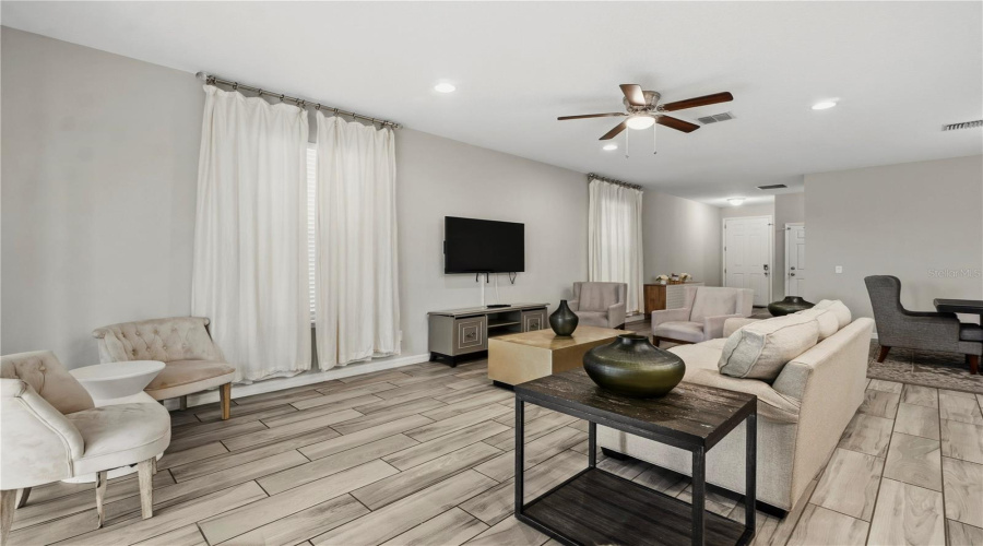 DAVENPORT, Florida 33896, 4 Bedrooms Bedrooms, ,2 BathroomsBathrooms,Residential,For Sale,ABERDEEN,0,MFRG5113772