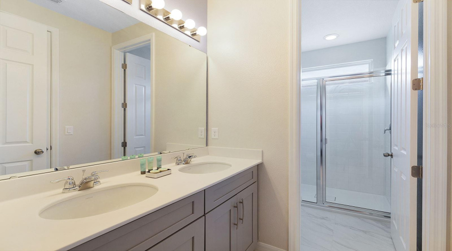 KISSIMMEE, Florida 34747, 9 Bedrooms Bedrooms, ,6 BathroomsBathrooms,Residential,For Sale,NASSAU POINT,0,MFRS5138722