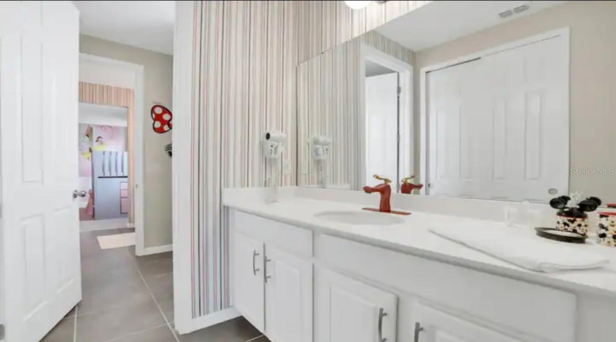 KISSIMMEE, Florida 34747, 6 Bedrooms Bedrooms, ,5 BathroomsBathrooms,Residential,For Sale,SAWYER PALM,0,MFRO6381814