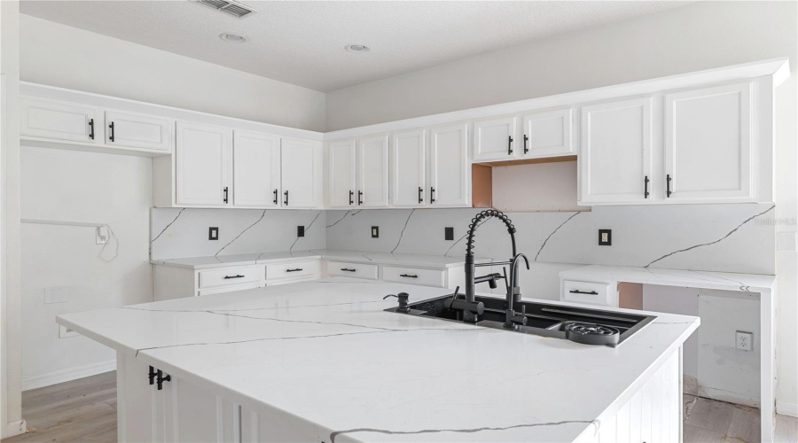 KISSIMMEE, Florida 34746, 4 Bedrooms Bedrooms, ,3 BathroomsBathrooms,Residential,For Sale,LAS FUENTES,0,MFRTB8433448