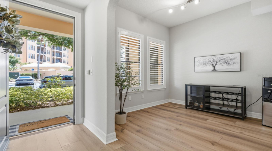 Entry Way to Eat in Kitchen