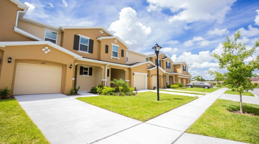 KISSIMMEE, Florida 34746, 4 Bedrooms Bedrooms, ,3 BathroomsBathrooms,Residential,For Sale,ADELAIDE,0,MFRO6397314