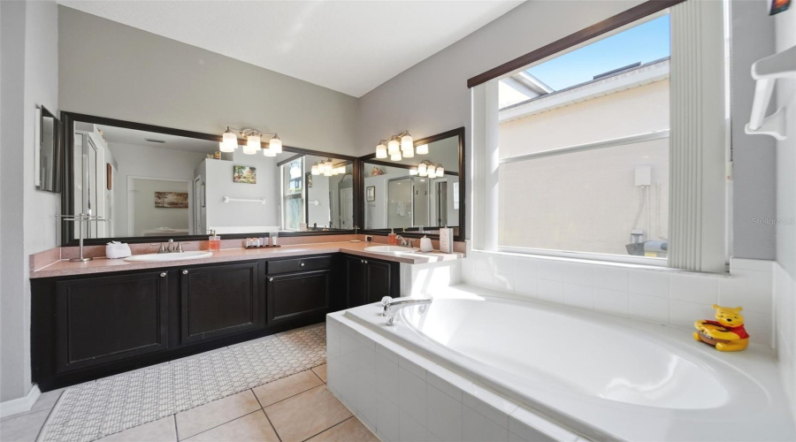 DAVENPORT, Florida 33897, 4 Bedrooms Bedrooms, ,3 BathroomsBathrooms,Residential,For Sale,ORISTA,0,MFRO6421004