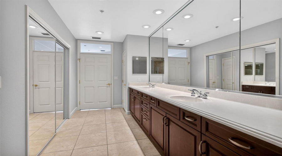 ORLANDO, Florida 32836, 3 Bedrooms Bedrooms, ,2 BathroomsBathrooms,Residential,For Sale,THE ESPLANADE,0,MFRO6407387