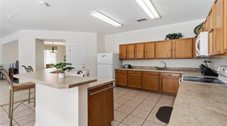 DAVENPORT, Florida 33896, 4 Bedrooms Bedrooms, ,3 BathroomsBathrooms,Residential,For Sale,BAY LEAF,0,MFRO6420088