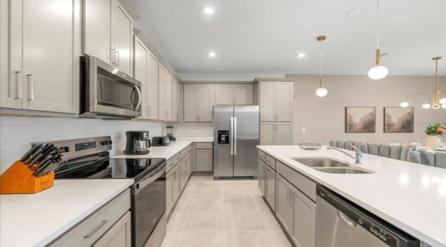 KISSIMMEE, Florida 34747, 5 Bedrooms Bedrooms, ,4 BathroomsBathrooms,Residential,For Sale,DISTANT SUN,0,MFRS5152725