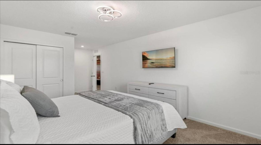 KISSIMMEE, Florida 34747, 5 Bedrooms Bedrooms, ,4 BathroomsBathrooms,Residential,For Sale,DISTANT SUN,0,MFRS5152725
