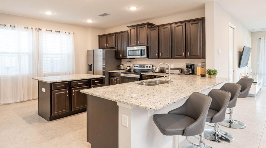 KISSIMMEE, Florida 34747, 6 Bedrooms Bedrooms, ,6 BathroomsBathrooms,Residential,For Sale,SOUTHFIELD,0,MFRS5152724