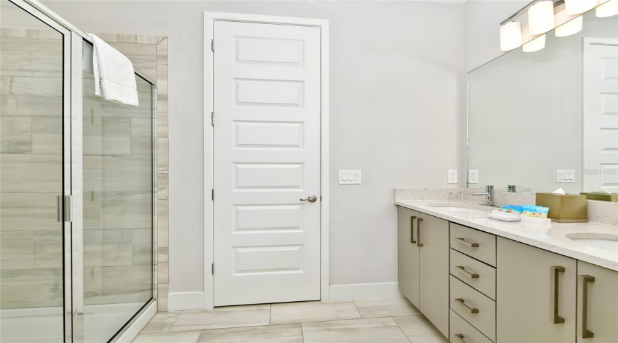 KISSIMMEE, Florida 34747, 6 Bedrooms Bedrooms, ,6 BathroomsBathrooms,Residential,For Sale,SOUTHFIELD,0,MFRO6419642