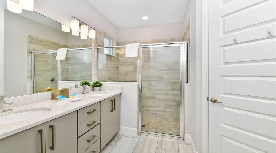 KISSIMMEE, Florida 34747, 6 Bedrooms Bedrooms, ,6 BathroomsBathrooms,Residential,For Sale,SOUTHFIELD,0,MFRO6419642
