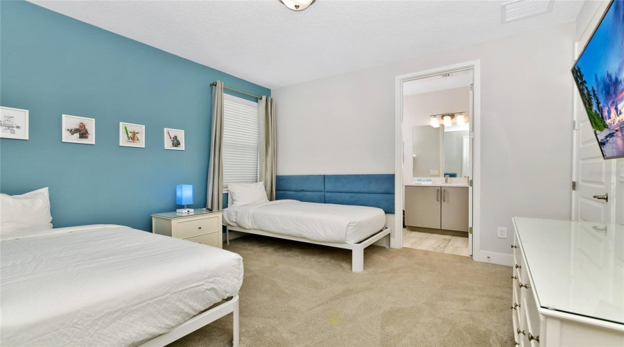 KISSIMMEE, Florida 34747, 6 Bedrooms Bedrooms, ,6 BathroomsBathrooms,Residential,For Sale,SOUTHFIELD,0,MFRO6419642