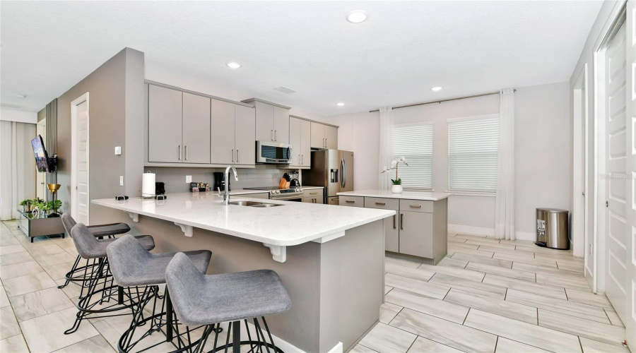 KISSIMMEE, Florida 34747, 6 Bedrooms Bedrooms, ,6 BathroomsBathrooms,Residential,For Sale,SOUTHFIELD,0,MFRO6419642