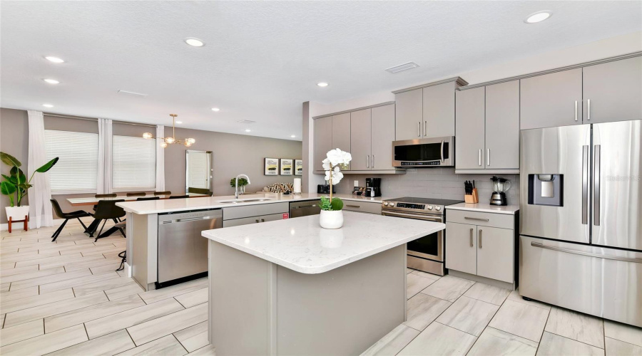 KISSIMMEE, Florida 34747, 6 Bedrooms Bedrooms, ,6 BathroomsBathrooms,Residential,For Sale,SOUTHFIELD,0,MFRO6419642