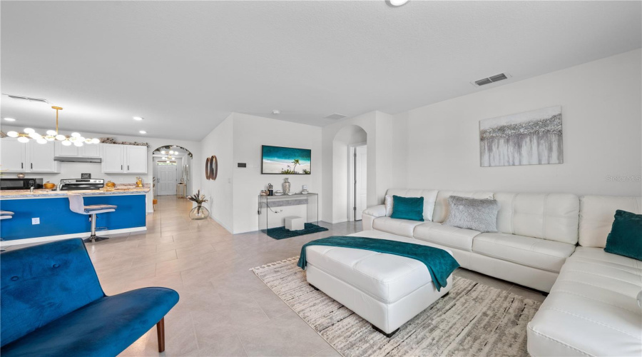 DAVENPORT, Florida 33897, 4 Bedrooms Bedrooms, ,2 BathroomsBathrooms,Residential,For Sale,IGUANA,0,MFRS5142490