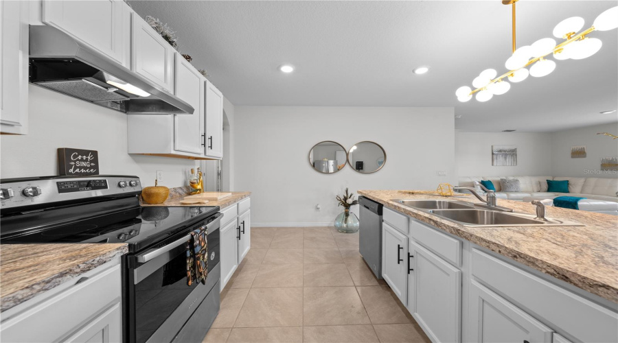 DAVENPORT, Florida 33897, 4 Bedrooms Bedrooms, ,2 BathroomsBathrooms,Residential,For Sale,IGUANA,0,MFRS5142490