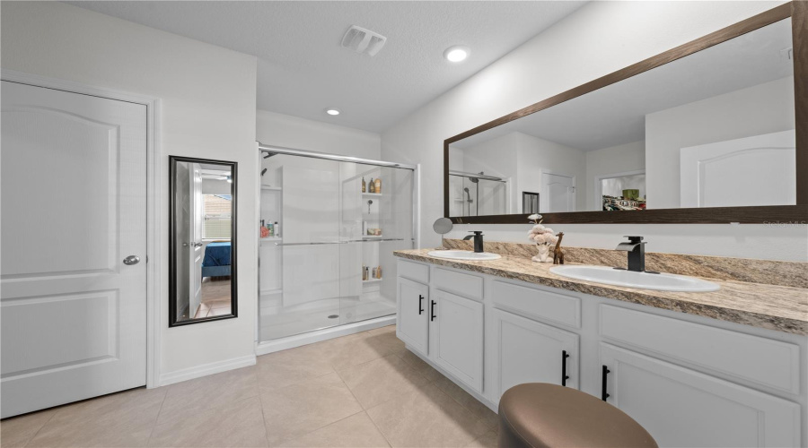 DAVENPORT, Florida 33897, 4 Bedrooms Bedrooms, ,2 BathroomsBathrooms,Residential,For Sale,IGUANA,0,MFRS5142490