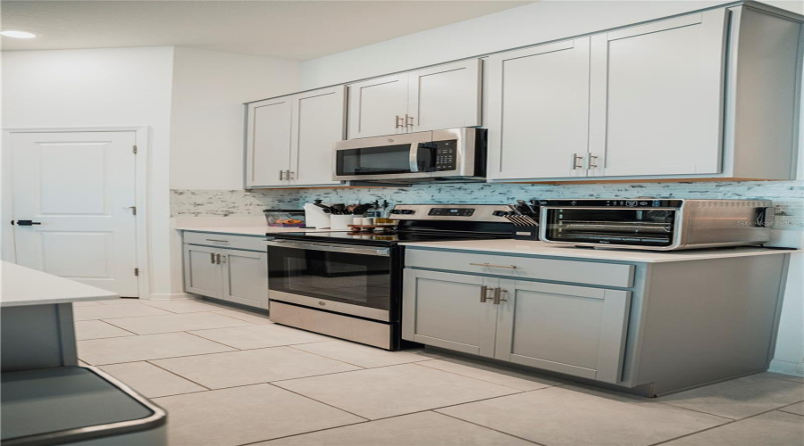 DAVENPORT, Florida 33837, 3 Bedrooms Bedrooms, ,2 BathroomsBathrooms,Residential,For Sale,BURNEY FALLS,0,MFRO6421708
