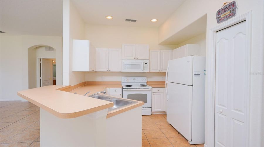 DAVENPORT, Florida 33897, 5 Bedrooms Bedrooms, ,3 BathroomsBathrooms,Residential,For Sale,BRUNELLO,0,MFRO6420583