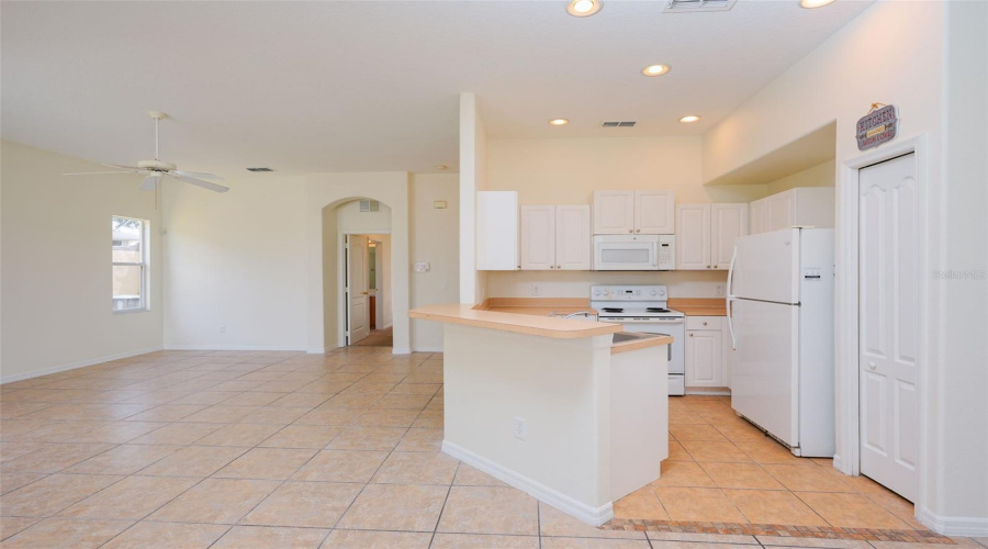 DAVENPORT, Florida 33897, 5 Bedrooms Bedrooms, ,3 BathroomsBathrooms,Residential,For Sale,BRUNELLO,0,MFRO6420583