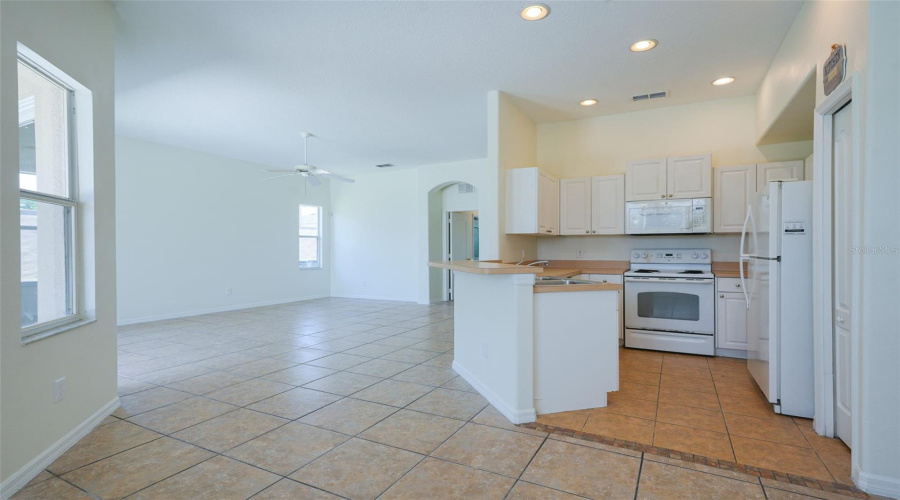 DAVENPORT, Florida 33897, 5 Bedrooms Bedrooms, ,3 BathroomsBathrooms,Residential,For Sale,BRUNELLO,0,MFRO6420583