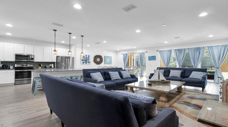 DAVENPORT, Florida 33837, 10 Bedrooms Bedrooms, ,8 BathroomsBathrooms,Residential,For Sale,OAKBOURNE,0,MFRS5152760