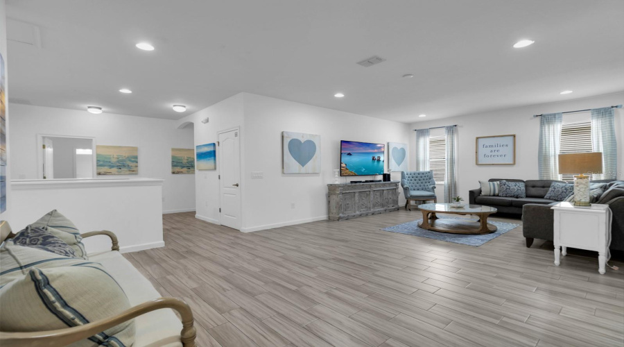 DAVENPORT, Florida 33837, 10 Bedrooms Bedrooms, ,8 BathroomsBathrooms,Residential,For Sale,OAKBOURNE,0,MFRS5152760
