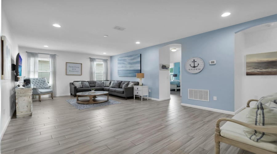 DAVENPORT, Florida 33837, 10 Bedrooms Bedrooms, ,8 BathroomsBathrooms,Residential,For Sale,OAKBOURNE,0,MFRS5152760