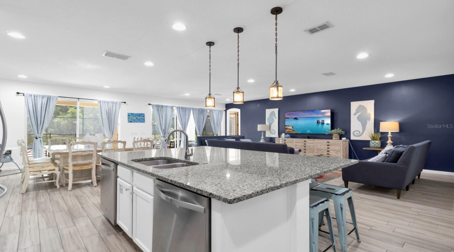DAVENPORT, Florida 33837, 10 Bedrooms Bedrooms, ,8 BathroomsBathrooms,Residential,For Sale,OAKBOURNE,0,MFRS5152760