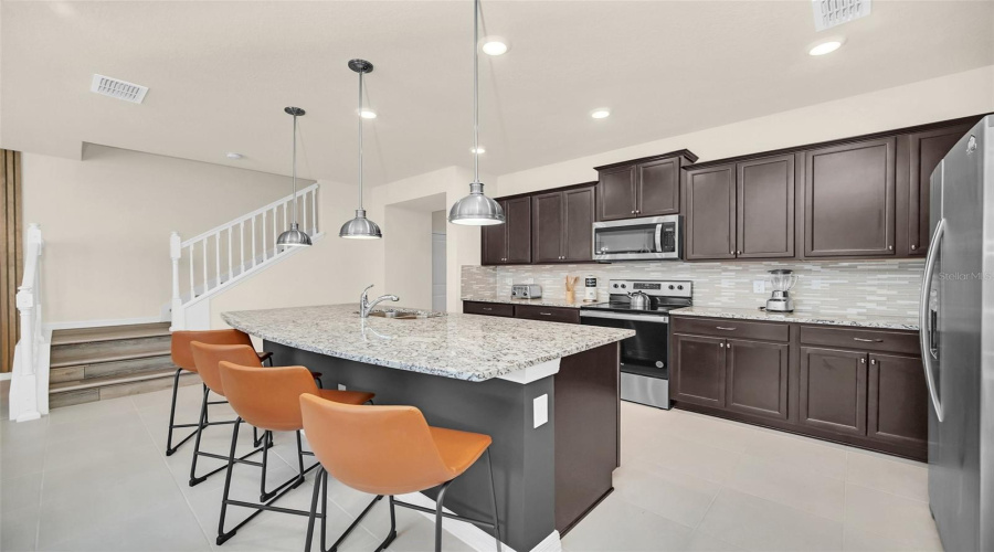 DAVENPORT, Florida 33897, 5 Bedrooms Bedrooms, ,4 BathroomsBathrooms,Residential,For Sale,LANA,0,MFRO6421670